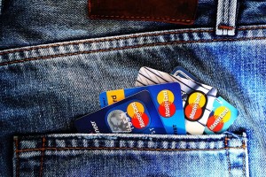 Esto es lo que tienes que saber antes de solicitar tu primera tarjeta de crédito