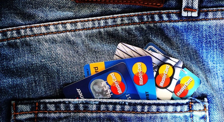 Esto es lo que tienes que saber antes de solicitar tu primera tarjeta de crédito